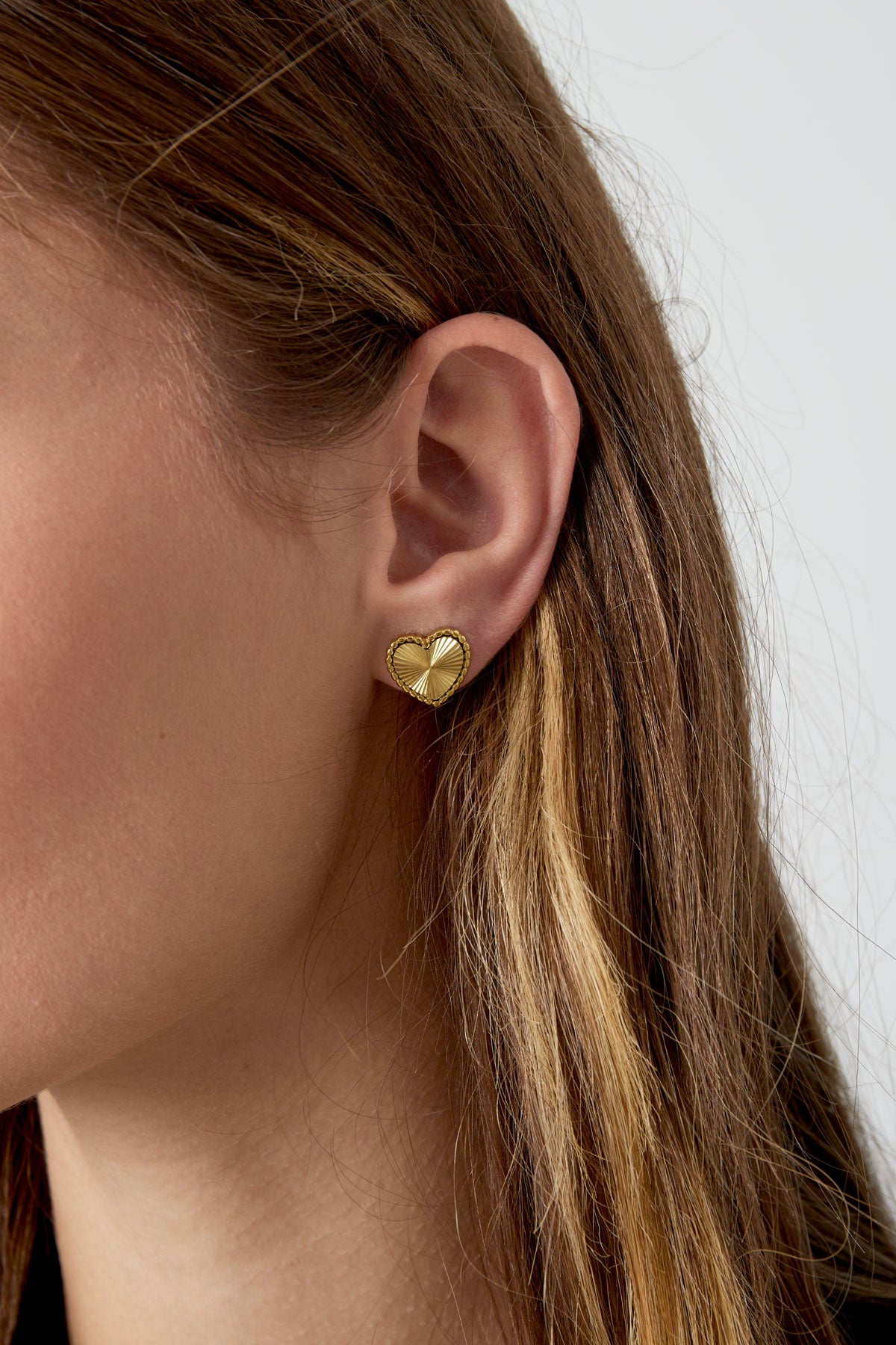 Ear studs hjärta med ränder - guld